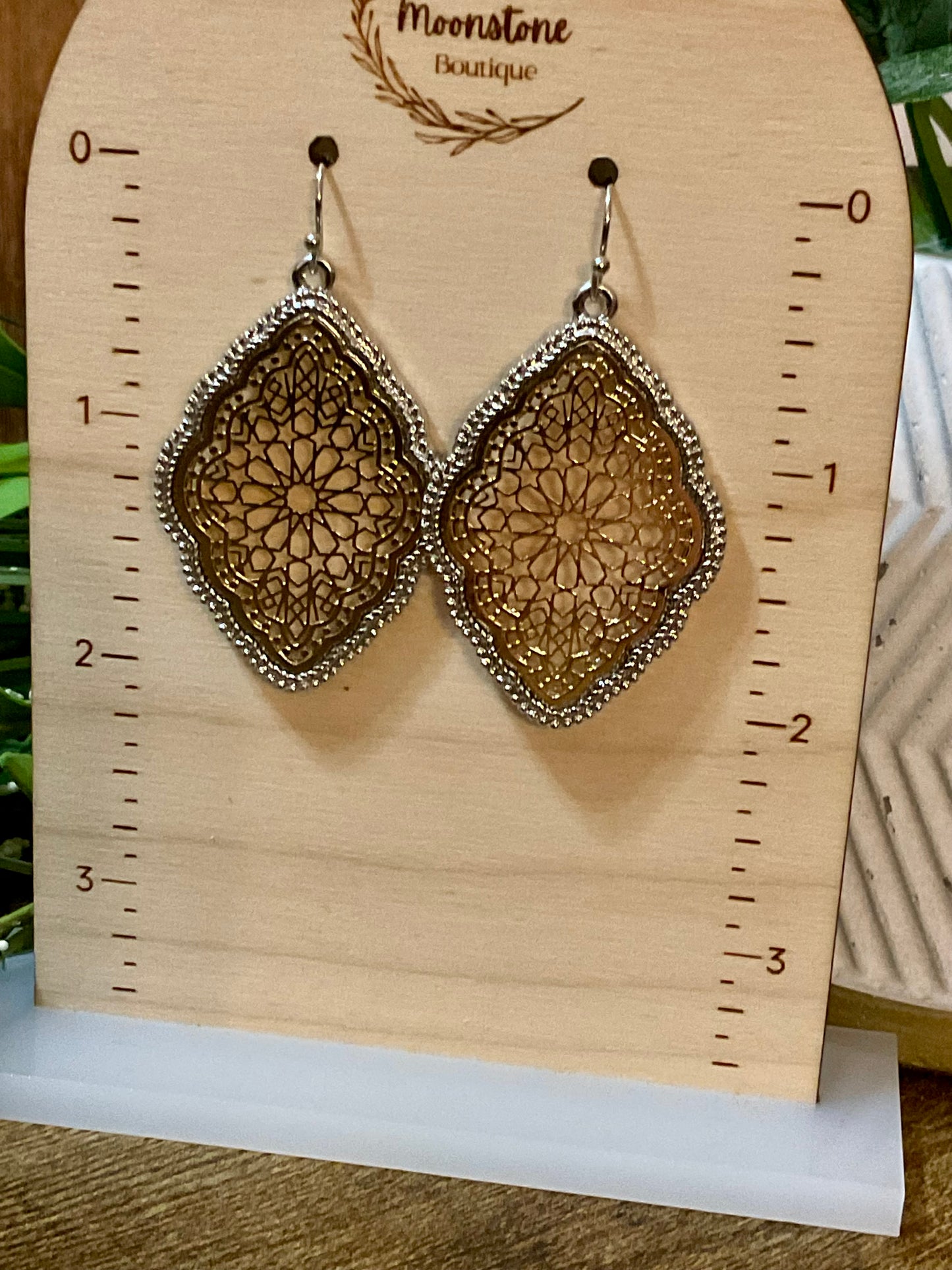 Two-tone metal filigree earrings