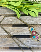 Load image into Gallery viewer, Vintage Dried Flower Cat Necklace
