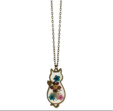Load image into Gallery viewer, Vintage Dried Flower Cat Necklace
