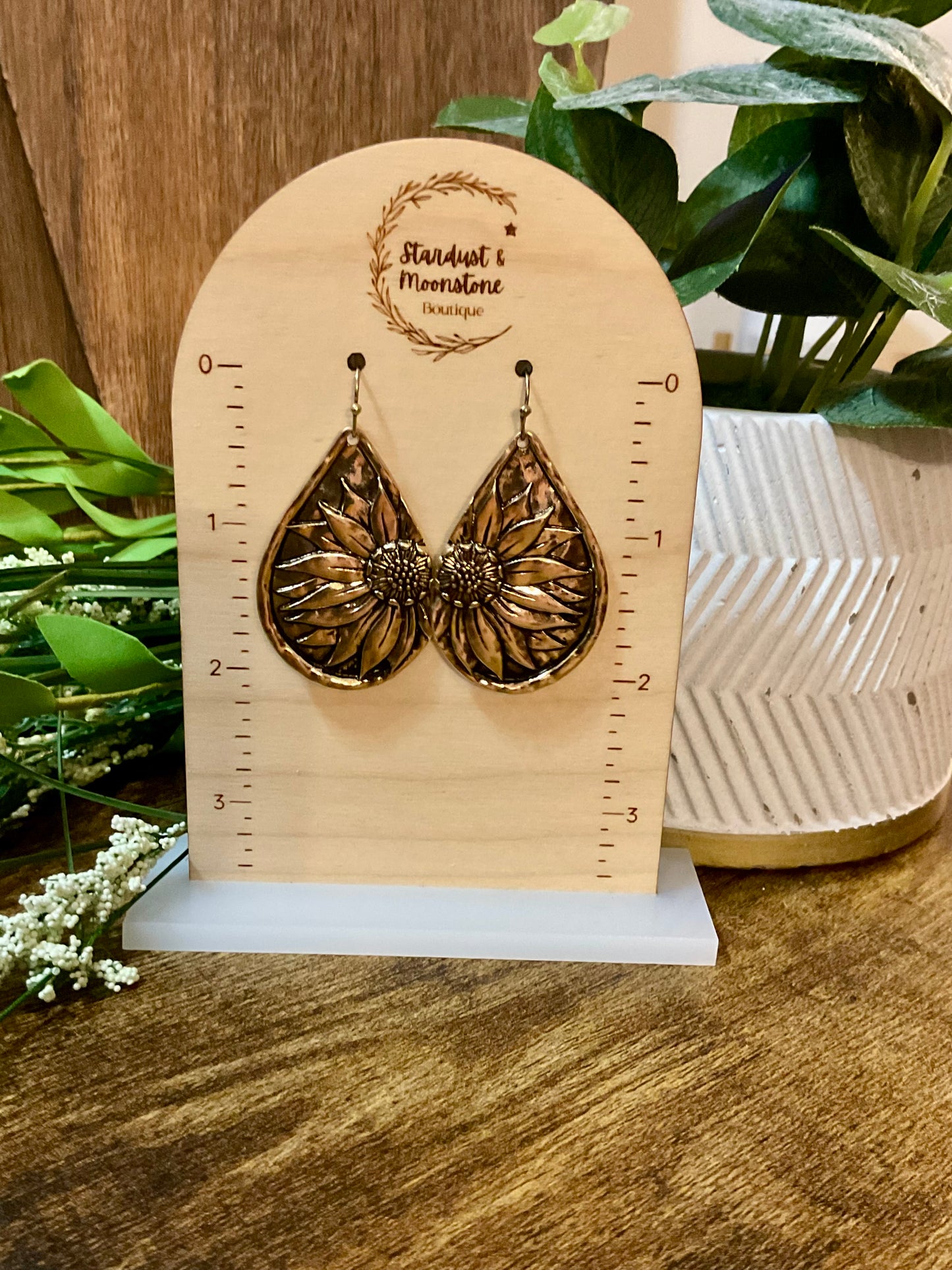 Vintage Gold Metal Sunflower Teardrop Earrings