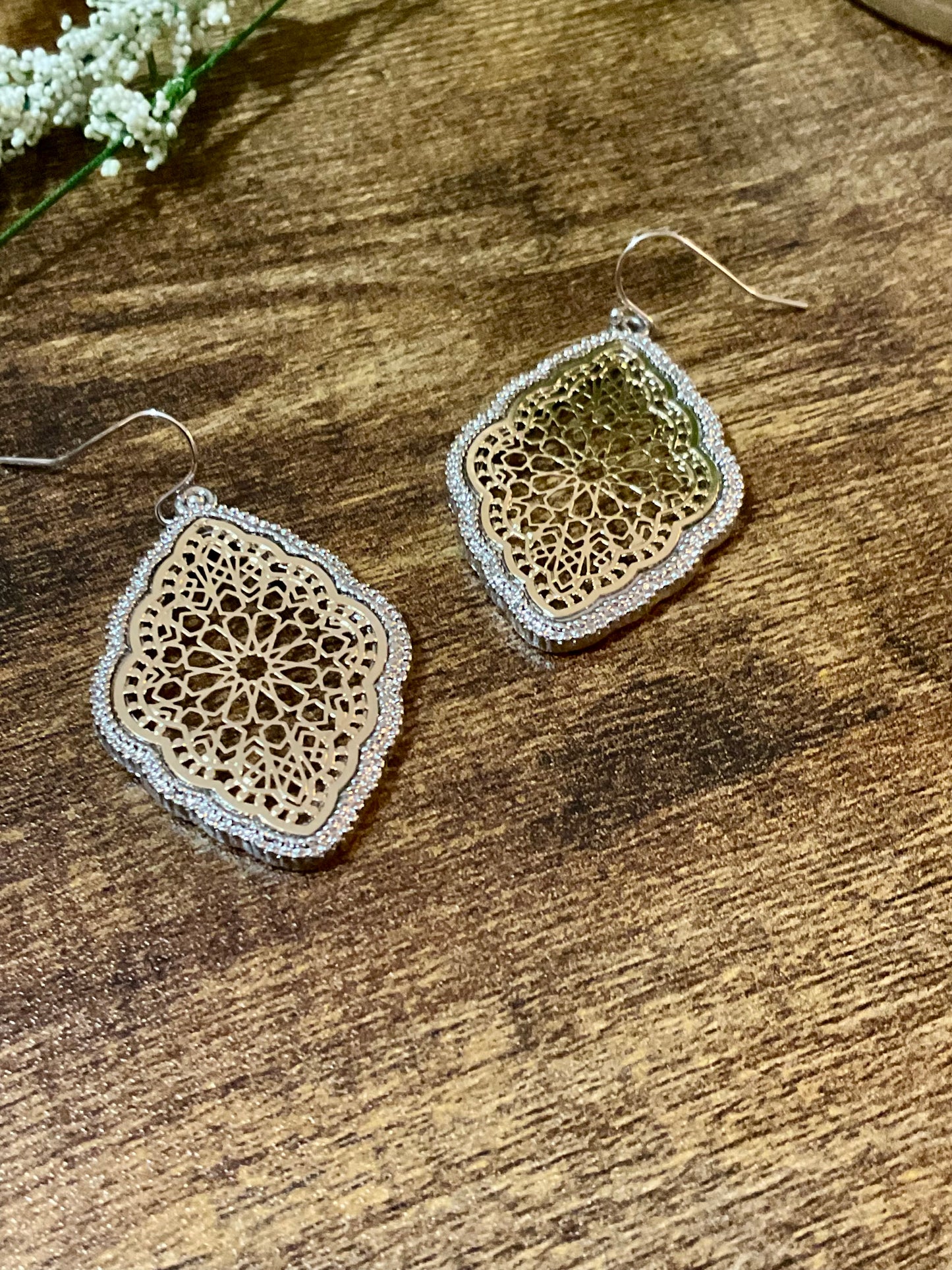 Two-tone metal filigree earrings