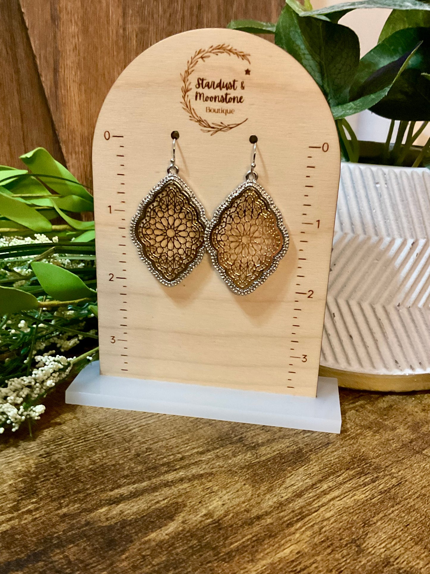 Two-tone metal filigree earrings