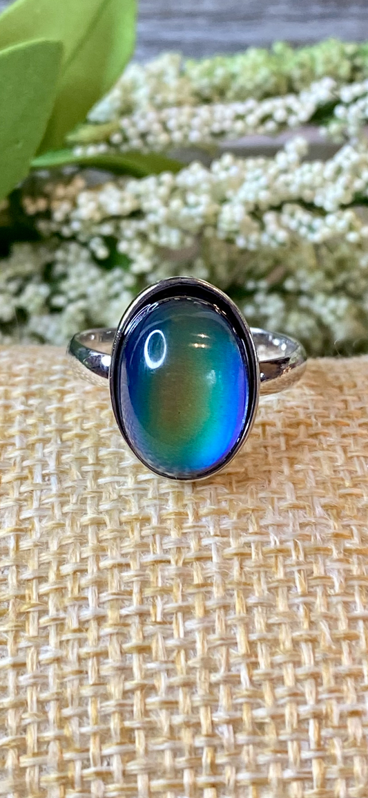 Adjustable oval Blue mood ring