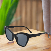 Load image into Gallery viewer, Retro High Pointed Cat Eye Sunglasses
