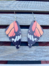 Load image into Gallery viewer, Butterfly Wing Lightweight Earrings
